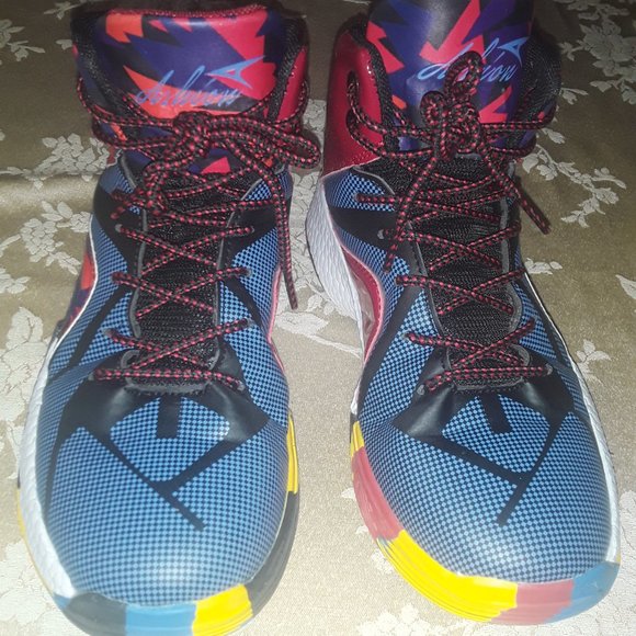 NEW boys basketball sneakers size 4 - Picture 2 of 3